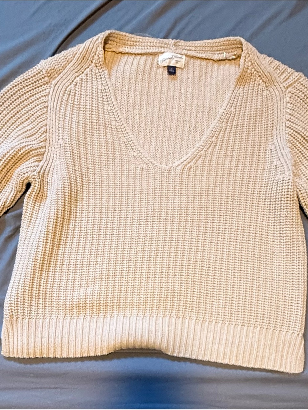 Universal Thread Cream V-Neck Ribbed Knit Sweater